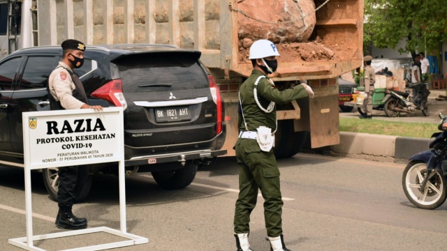 Razia protokol kesehatan di Banda Aceh. Foto: Yudiansyah/acehkini