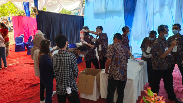 Suasana penghitungan suara di TPS 8, tempat cawalkot Tangerang Selatan Siti Nurazizah memberikan suaranya. Foto: Dok. Istimewa