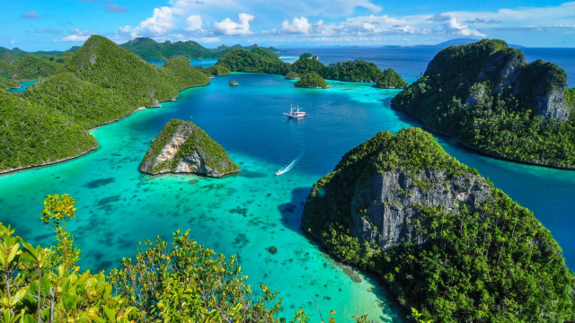 Pulau Wayag, Raja Ampat, Papua. Foto: Shutterstock