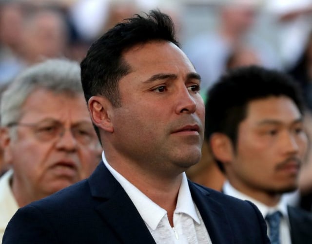 Oscar De La Hoya, eks petinju yang berjuluk 'The Golden Boy'. Foto: Sean M. Haffey/Getty Images.