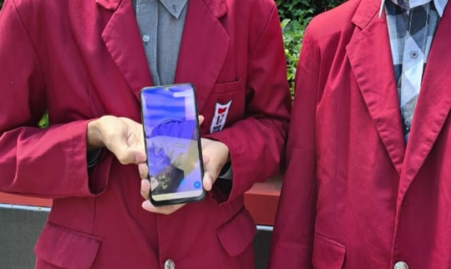 Pelajar SMK Telkom Malang menciptakan platform aplikasi digitalisasi museum, Easy Muse. Kunjungan museum dilakukan secara virtual. Foto: Humas SMK Telkom Malang