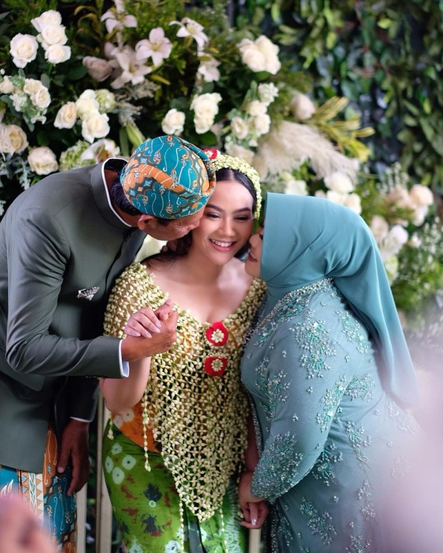 Yura Yunita gelar siraman jelang nikah. Foto: Instagram/@ayungberinda