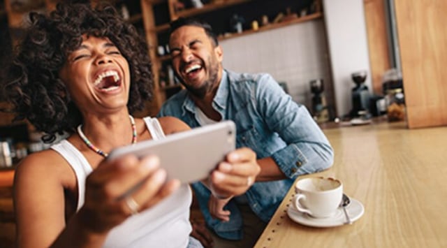 Tertawa untuk Melepas Penat dengan Teka-Teki Lucu Foto: dok WebMD