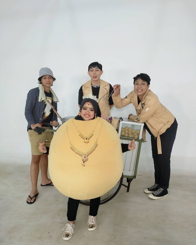 Kekeyi rilis single kedua berjudul Queen Pentol. Foto: Instagram/rahmawatikekeyiputricantikka23