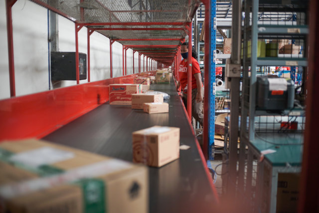 Suasana di Warehouse JD.ID di Marunda, Kabupaten Bekasi, Jumat (11/12). Foto: Iqbal Firdaus/kumparan