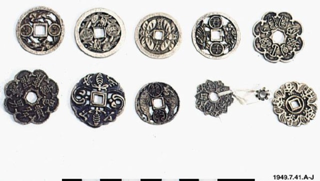 Uang logam berlubang. Sumber: Wikimedia Commons