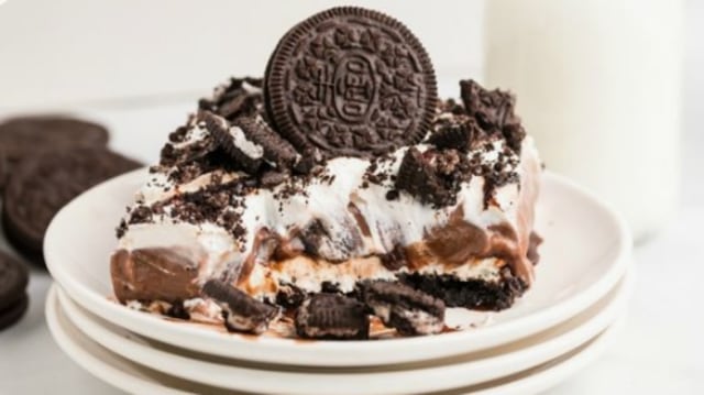 Cara membuat puding oreo keju sumber foto: Pinterest 