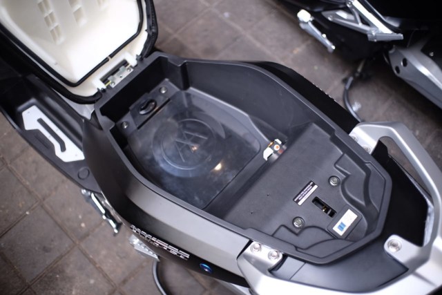 Ruang bagasi penyimpanan sepeda motor. Foto: Bangkit Jaya Putra/kumparan