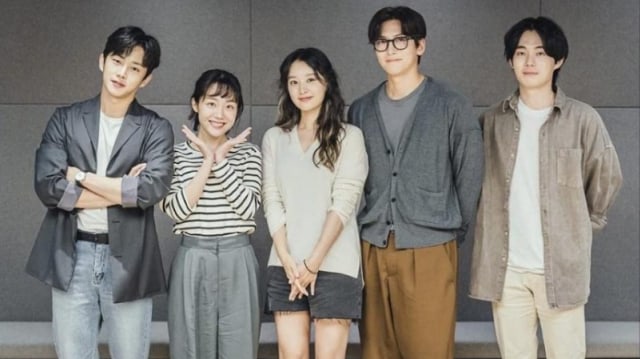 Para pemeran dalam Lovestruck in The City. Dok. IMDb