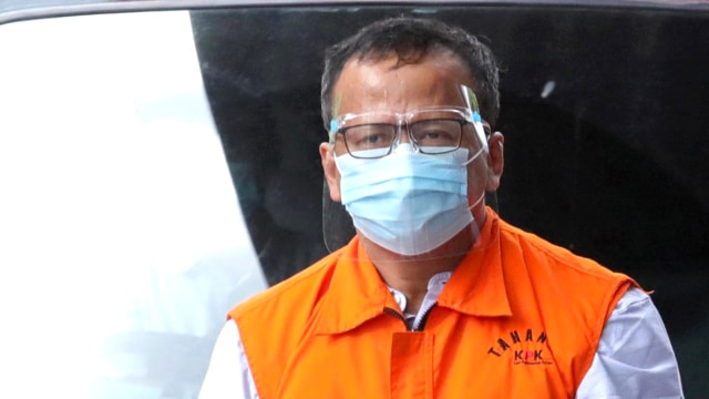 Mantan Menteri Kelautan dan Perikanan, Edhy Prabowo bersiap menjalani pemeriksaan lanjutan di Gedung KPK, Jakarta, Senin (14/12). Foto: Reno Esnir/ANTARA FOTO