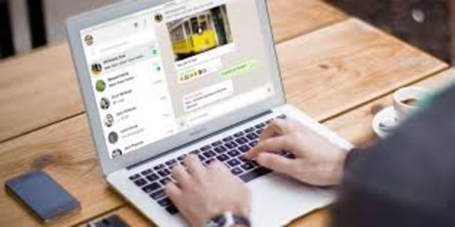 Ilustrasi Aplikasi WhatsApp Web. Sumber: Makeuseof.com