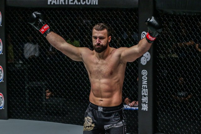 Atlet ONE Championship Andrei Stoica saat berlaga dalam ajang ONE: MARK OF GREATNESS tahun lalu