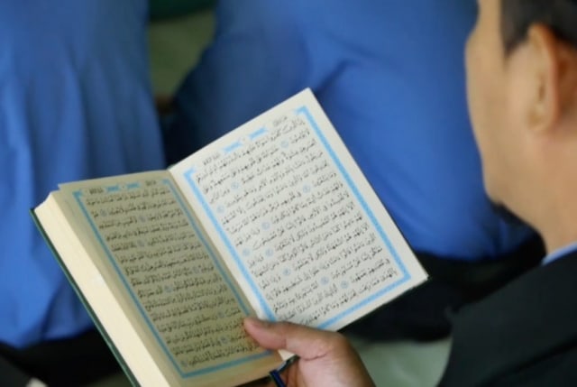 Membaca Surat dalam Alquran Foto: dok 
