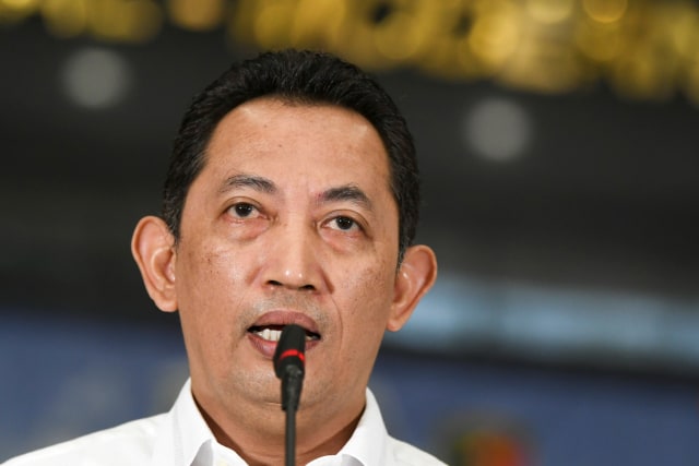 Kabareskrim Polri Komjen Pol Listyo Sigit Prabowo memberikan keterangan pers di kantor Bareskrim Mabes Polri, Jakarta, Selasa (15/12). Foto: Galih Pradipta/ANTARA FOTO