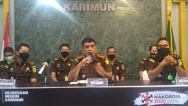 Kejari Karimun, Rahmat Azhar, memberi keterangan pers, Rabu (16/12). Foto: Khairul S/kepripedia.com