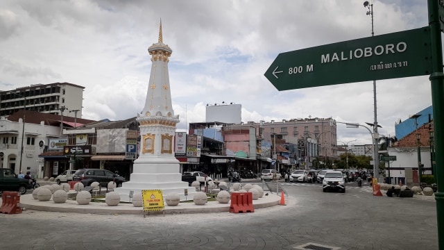 Potret Tugu Pal Putih Kota Yogyakarta, yang kini bebas dari kabel melintang. Foto: Arfiansyah Panji Purnandaru/kumparan