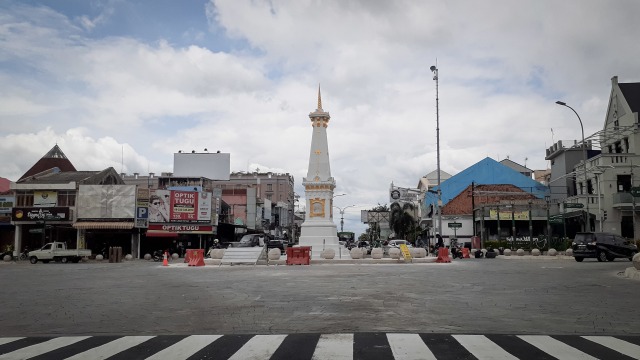 Potret Tugu Pal Putih Kota Yogyakarta, yang kini bebas dari kabel melintang. Foto: Arfiansyah Panji Purnandaru/kumparan