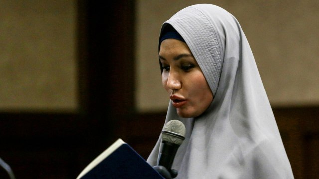 Terdakwa Jaksa Pinangki Sirna Malasari memberikan kesaksian untuk terdakwa Andi Irfan Jaya dalam sidang lanjutan di Pengadilan Tipikor, Jakarta, Rabu (16/12). Foto: Rivan Awal Lingga/ANTARA FOTO