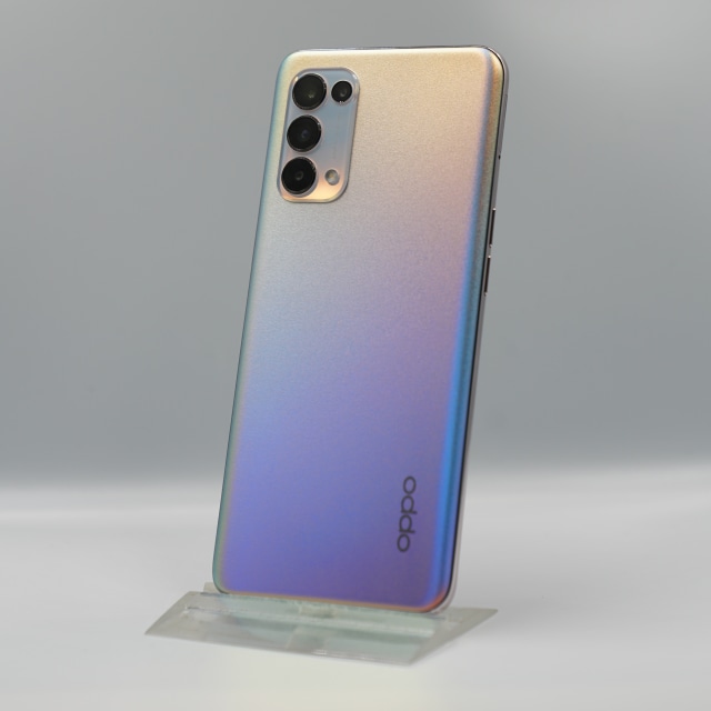 Oppo Reno 5 punya gradasi warna yang eksentrik. Foto: Dok. Oppo