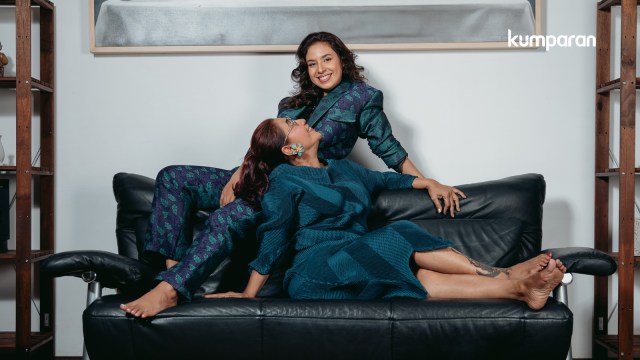 Susi Pudjiastuti dan Nadine Kaiser. Foto: Fotto by Sweet Escape. Stylish: Erlangga S Negoro. Makeup & Hairdo for Nadine Kaiser: Yoan Yuana. Wardrobe for Nadine Kaiser: Studio Moral. Aksesori: House of Jealouxy