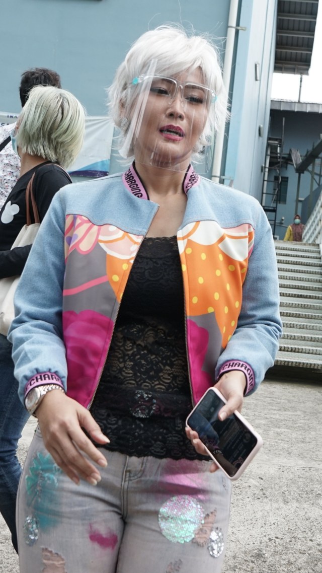 Penyanyi dangdut Inul Daratista saat ditemui di kawasan Tendean, Jakarta, Jumat, (18/12). Foto: Ronny