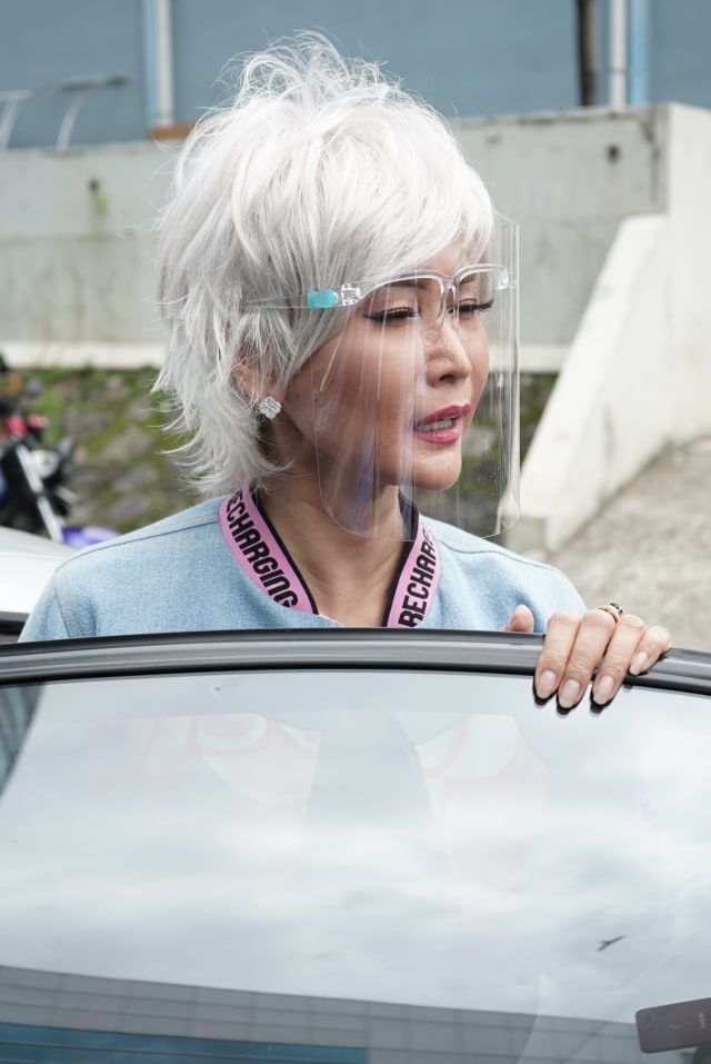 Penyanyi dangdut Inul Daratista saat ditemui di kawasan Tendean, Jakarta, Jumat, (18/12). Foto: Ronny