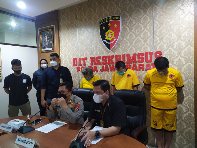 Polisi Tetapkan Tiga Tersangka Kasus Prostitusi yang Libatkan Artis Berinisial TA Foto: Rachmadi Rasyad/kumparan