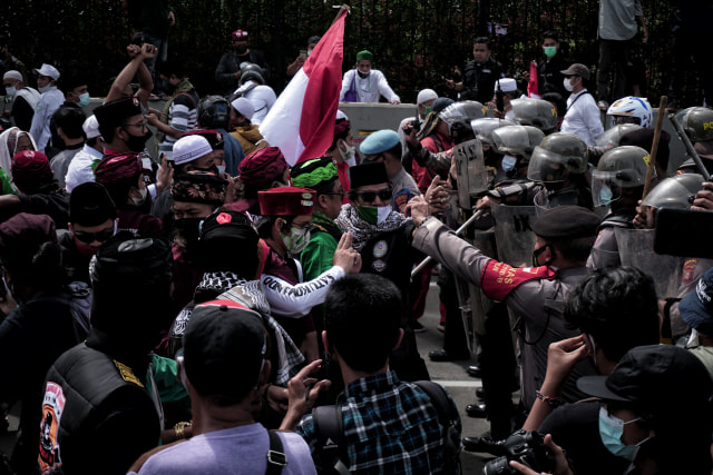 Demo 1218 Dibubarkan Polisi. Foto: Jamal Ramadhan/kumparan