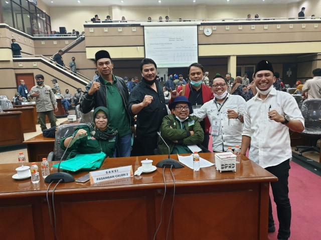 Abdul Qodir (berbaju hitam di tengah). Foto: dok