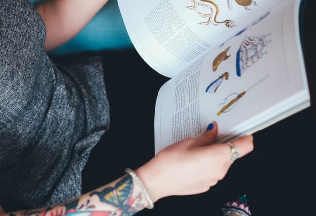 Teks Deskripsi. Foto: Unsplash.