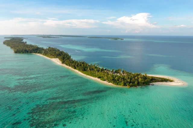 ILUSTRASI: Pulau Panjang dan gugusan pulau di sampingnya di kawasan Pulau Banyak, Kabupaten Aceh Singkil. Foto: Abdul Hadi/acehkini 