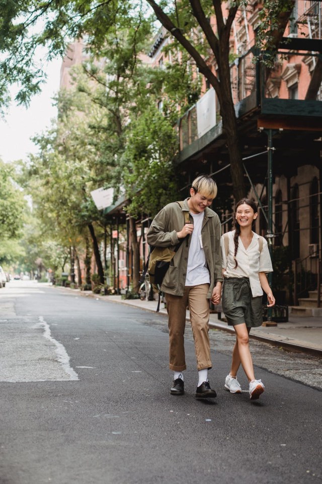 Ilustrasi pasangan yang berselingkuh. Foto: Pexels