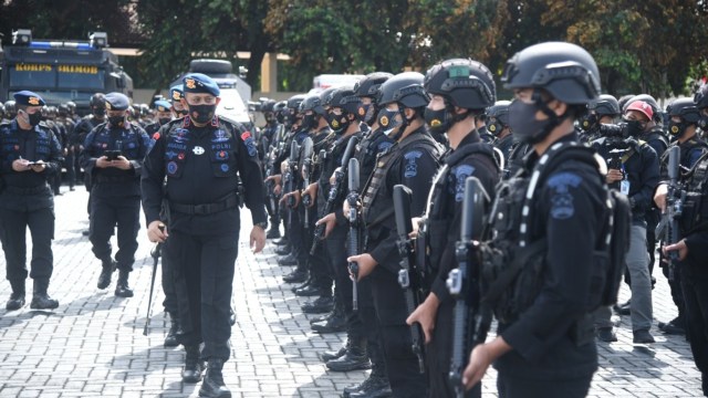 Dankorbrimob Irjen Pol Anang Revandoko menggelar apel pasukan di lapangan Mako Brimob. Foto: Dok. Brimob Polri