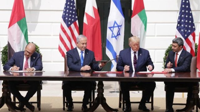 Perjanjian damai antara Bahrein-Israel-UAE di Gedung Putih. (Foto: AFP/ALEX WONG)