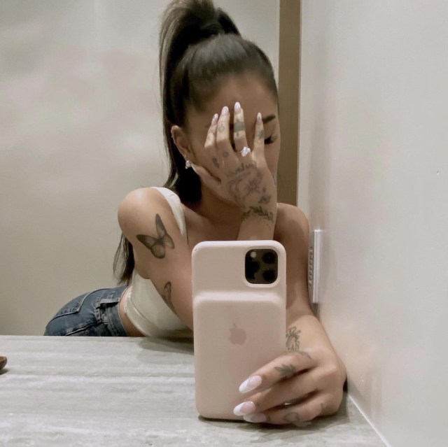 Ariana Grande tunangan. Foto: Instagram/arianagrande