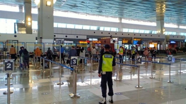 Kondisi antrean rapid test antigen di Terminal 3 Bandara Soekarno-Hatta.  Foto: Dok. Angkasa Pura II