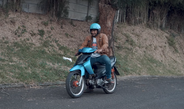 Maell Lee dan motornya, Kodrat. Foto: Youtube Maell Lee