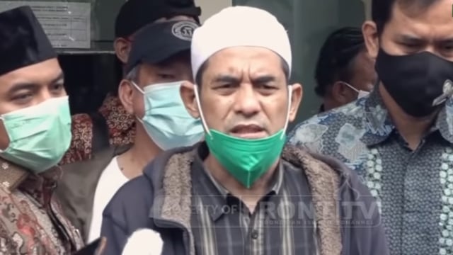 Syuhada, Ayah Faiz Ahmad Syukur, salah satu pengawal Rizieq yang tewas. Foto: Youtube/@FRONT TV