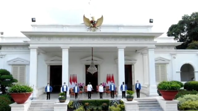 Pengumumkan menteri baru kabinet Indonesia Maju di Istana Negara, Jakarta, Selasa (22/12).Foto: Youtube/@BPMI