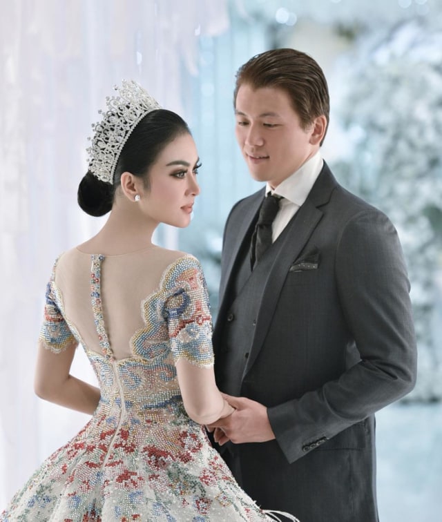Syahrini dan Reino Barack di acara 'Syahreino Dinner Silaturahmi' Foto: Instagram @princessyahrini