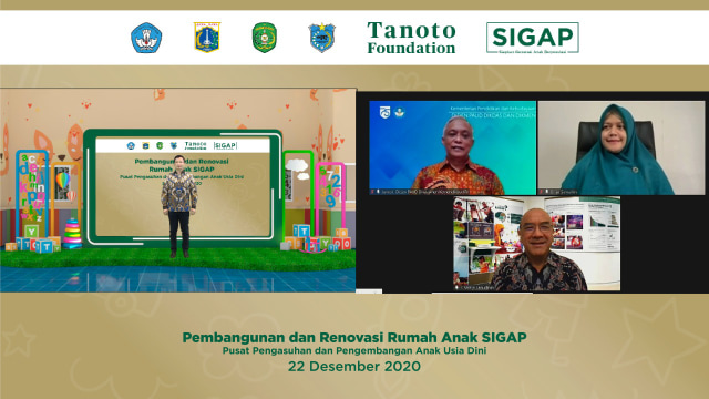 Eddy Henry (kiri layar besar), kiri (layar kecil) Jumeri, kanan (layar kecil) Ellisa, bawah (layar kecil) Satrijo dalam acara Pembangunan dan Renovasi Rumah Anak SIGAP, Selasa (22/12/2020).