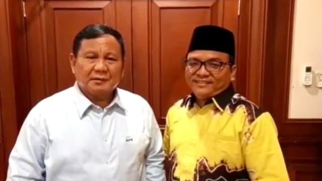 Denny Indrayana bertemu dengan Prabowo Subianto usai mendaftarkan gugatan sengketa Pilgub Kalsel. Foto: Instagram/@dennyindrayana99
