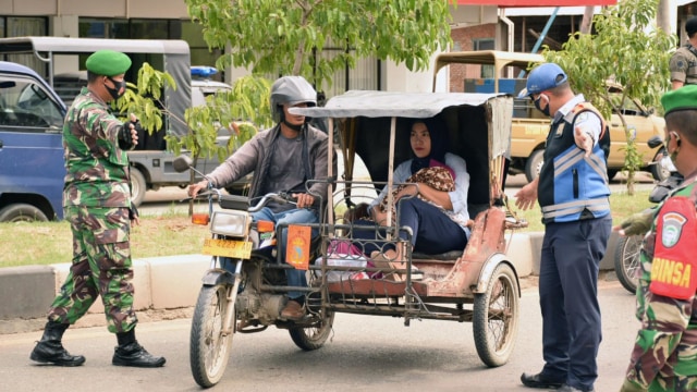 Razia masker di Banda Aceh. Foto: Yudiansyah/acehkini