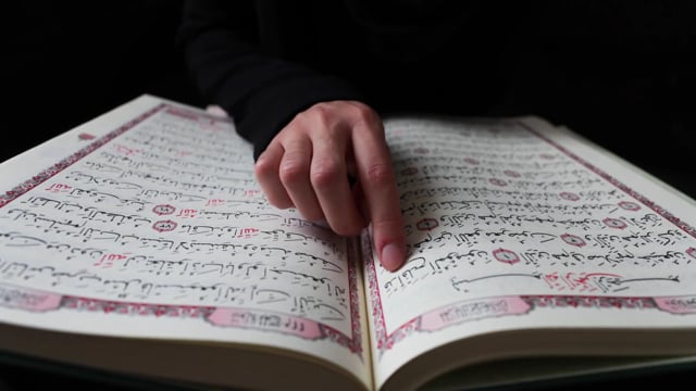 Bacaan Surat dalam Alquran. Foto: Unsplash