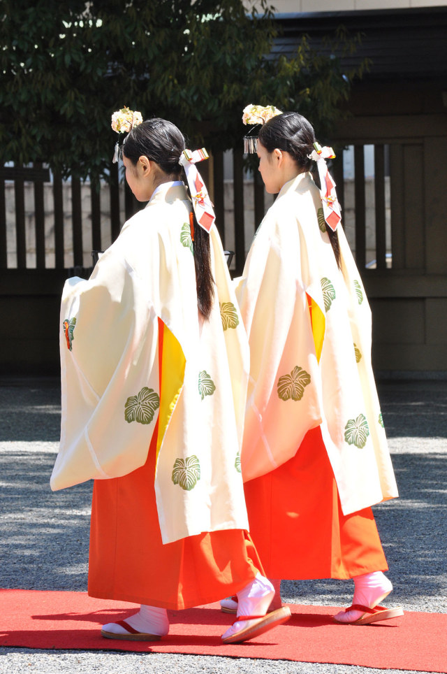Miko atau penjaga kuil di Jepang Foto: Dok. Wikimedia Commons