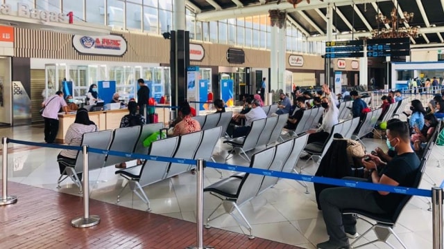Suasana layana swab COVID-19 yang dibuka untuk umum di Bandara SOekarno Hatta, Tangerang, Banten. Foto: Angkasa Pura II