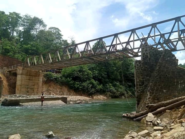 Pembangunan Jembatan Wae Ncuring. Foto: istimewa.
