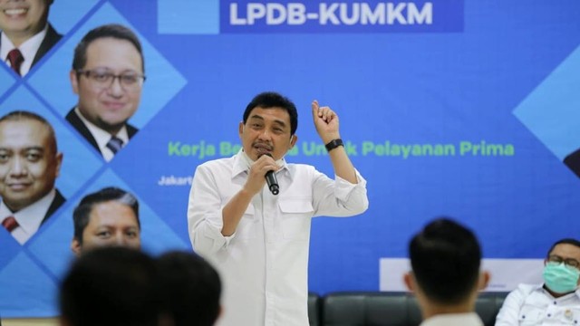 Direktur Utama LPDB KUMKM Supomo saat memberi sambutan dalam acara Rapat Sinkronisasi dan Evaluasi Kinerja LPDB-KUMKM Tahun 2020, di Jakarta, Senin (28/12). Foto: LPDB KUMKM 