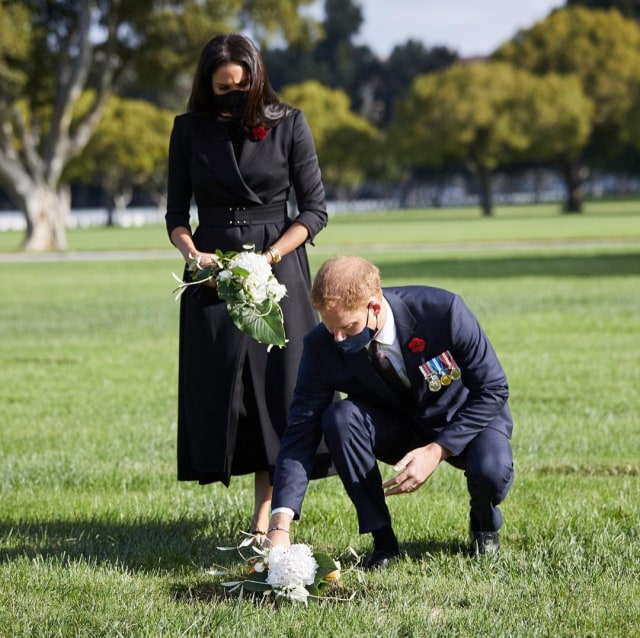 Meghan Markle saat peringati hari besar Inggria di Los Angeles. Foto: @whatmeghanwore