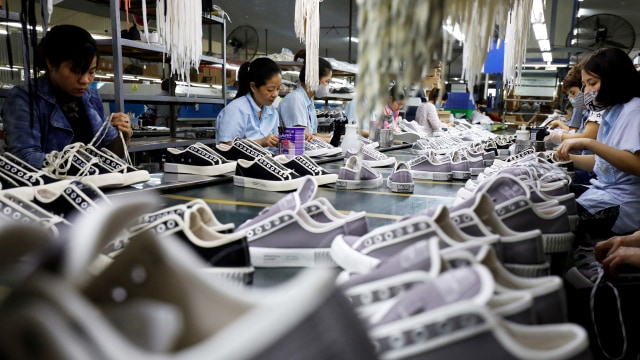 Industri ekspor sepatu Vietnam. Foto: REUTERS/Kham